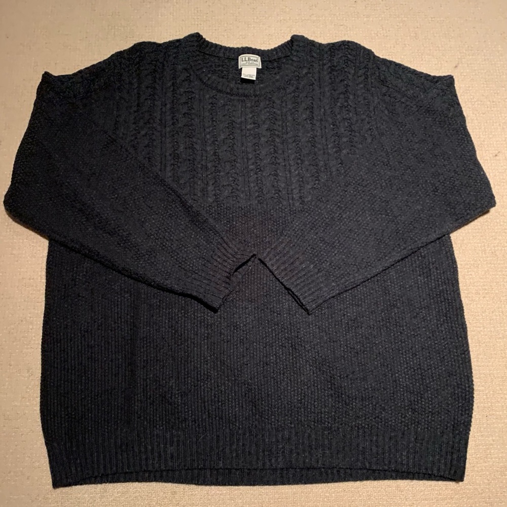 Men’s lambs wool cable yoke sweater - grey